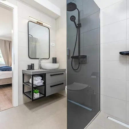 Molaris Zadarvillas *