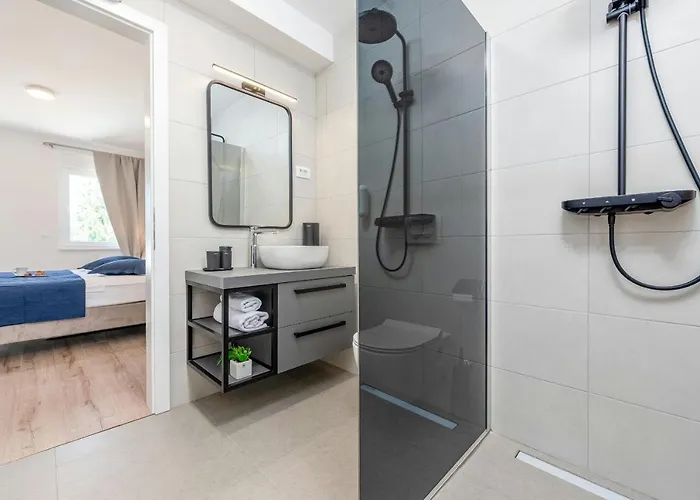 Molaris Zadarvillas *