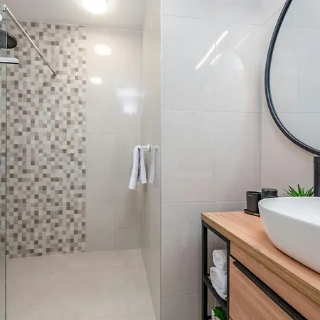 Molaris Zadarvillas *