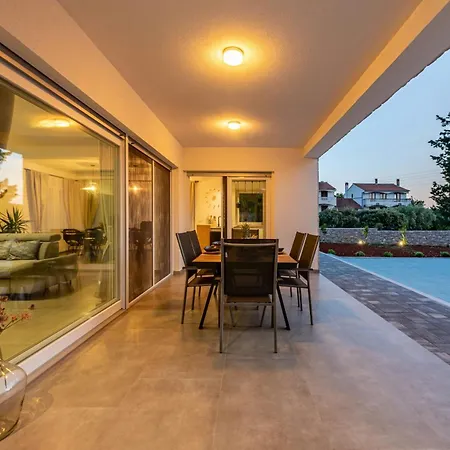 Molaris Zadarvillas וילה *